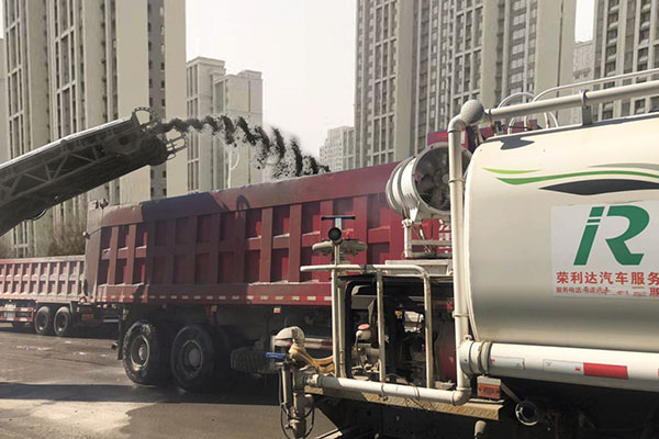 挖掘機(jī)租賃要考慮期限、費(fèi)用等事項(xiàng)